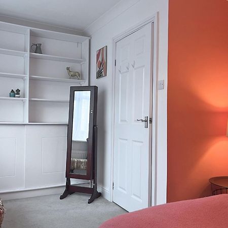 Jekyll'S On Hyde - Spacious Town House - Central Winchester - Free Parking, Sleeps 5 - By Xplus Stays מראה חיצוני תמונה
