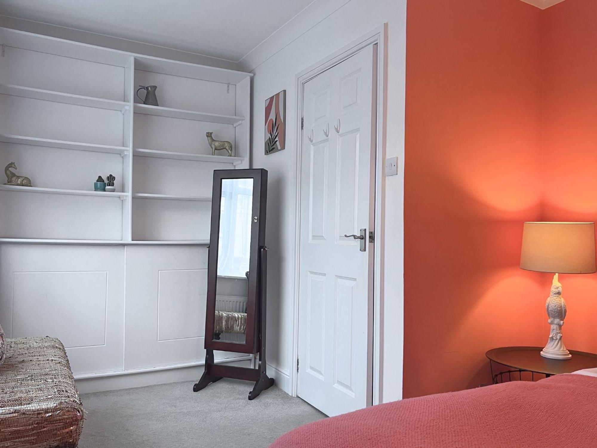 Jekyll'S On Hyde - Spacious Town House - Central Winchester - Free Parking, Sleeps 5 - By Xplus Stays מראה חיצוני תמונה