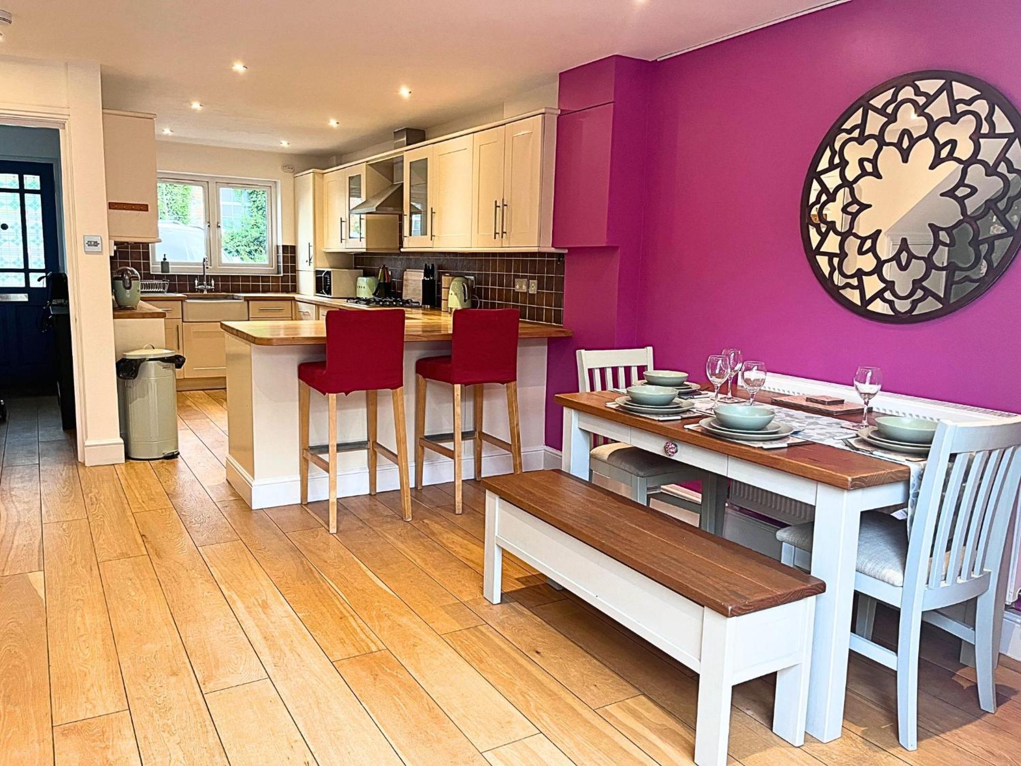 Jekyll'S On Hyde - Spacious Town House - Central Winchester - Free Parking, Sleeps 5 - By Xplus Stays מראה חיצוני תמונה